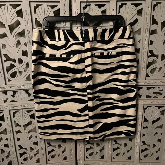 MERONA ROCKIN’ ZEBRA BLACK & CREAM STRIPED STRETCHY MINI SKIRT - Picture 3 of 5